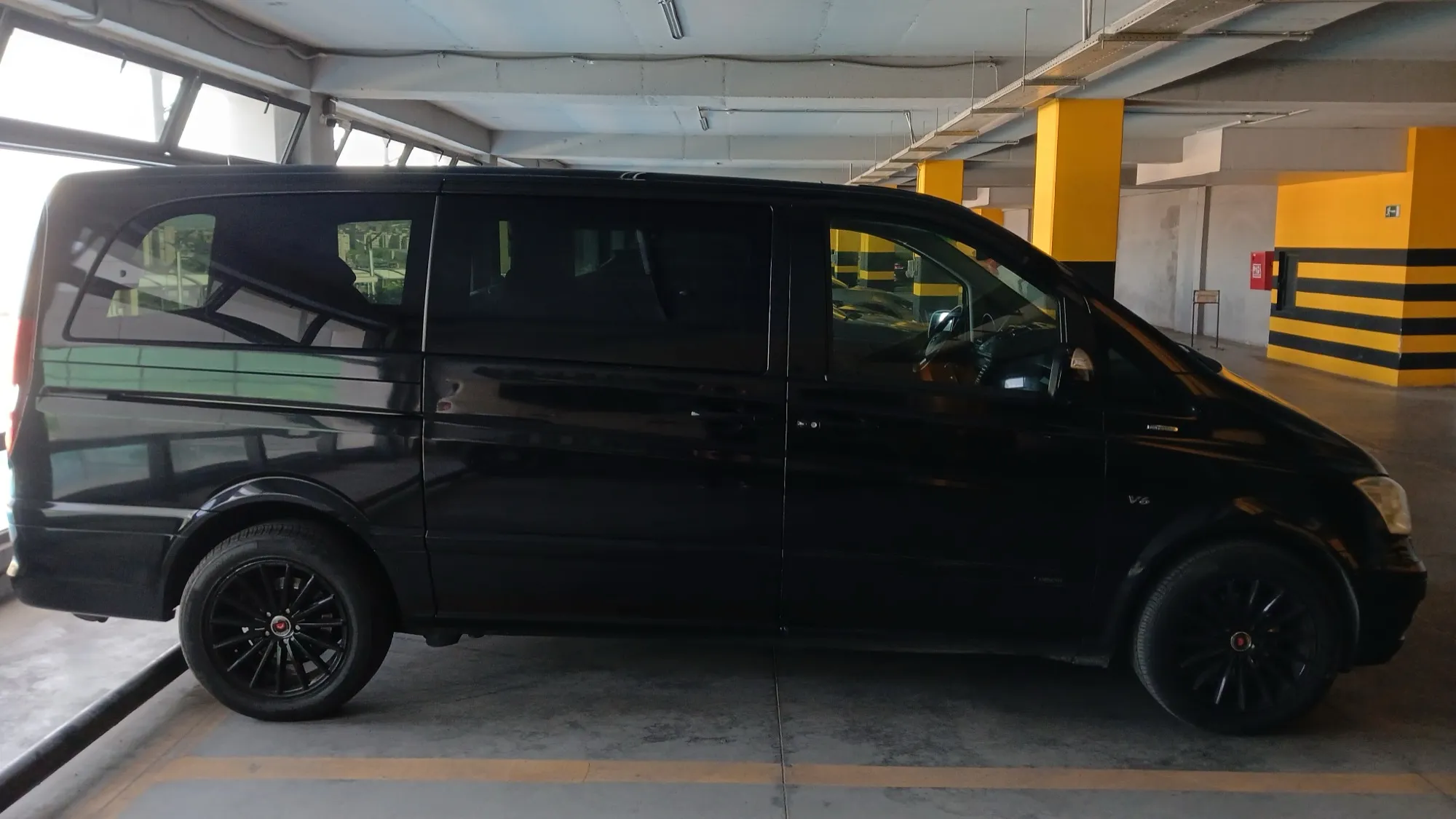 Side view of the black Mercedes-Benz Viano